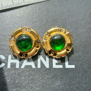 Chanel vintage green gripoix clip on earrings